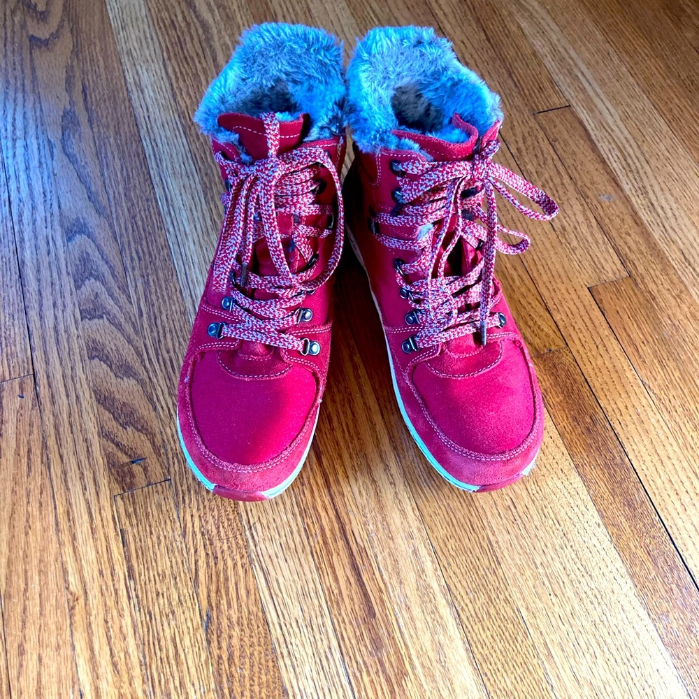 Lightly used aetrex women’s winter boots